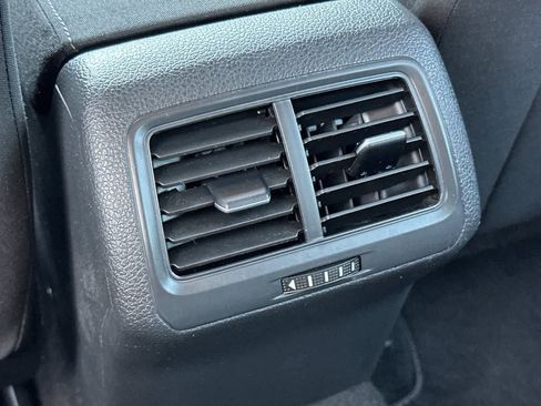 Used 2019 Volkswagen Golf S image 15