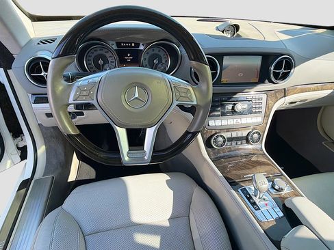 Used 2013 Mercedes-Benz SL 550 image 16