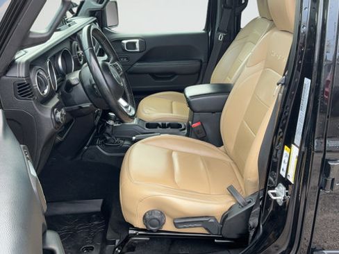 Used 2018 Jeep Wrangler Unlimited Sahara AWD/4WD image 19