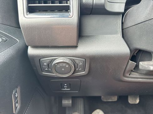 Used 2017 Ford F150 XLT w/ Equipment Group 302A Luxury AWD/4WD image 19