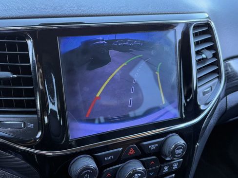 Used 2019 Jeep Grand Cherokee Altitude image 21