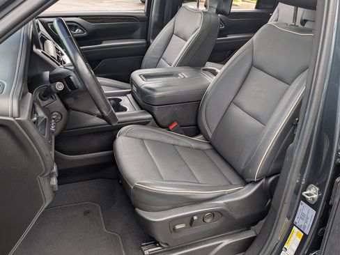 Used 2021 Chevrolet Suburban Premier w/ Premium Package 2 RWD image 17