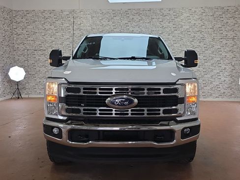 Used 2023 Ford F250 XLT w/ FX4 Off-Road Package image 3