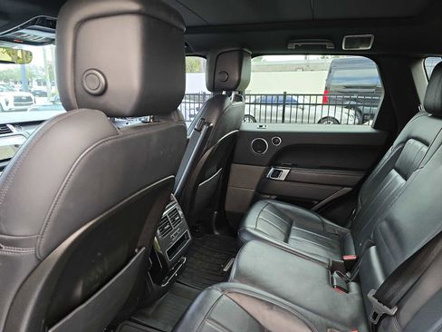 Used 2019 Land Rover Range Rover Sport HSE image 10