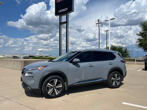 Used 2023 Nissan Rogue SL FWD image 1
