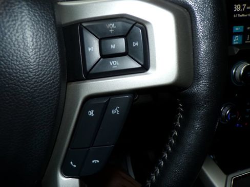 Used 2018 Ford F150 Lariat w/ Equipment Group 502A Luxury AWD/4WD image 31
