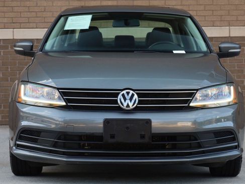 Used 2017 Volkswagen Jetta SE FWD image 6