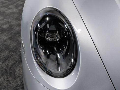 Used 2025 Porsche 911 Carrera RWD image 29