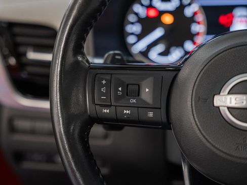 Used 2023 Nissan Rogue SL image 32