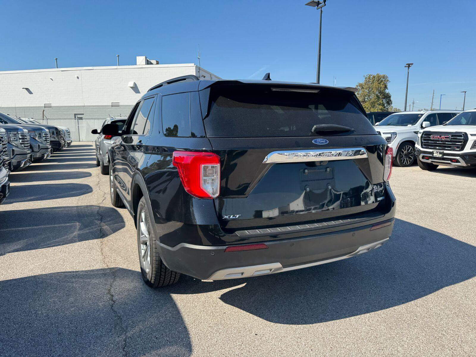 Used 2020 Ford Explorer XLT w/ Equipment Group 202A AWD/4WD image 11