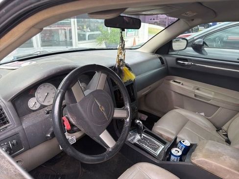 Used 2005 Chrysler 300 Touring RWD image 11
