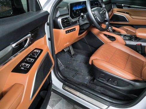 Used 2025 Kia Telluride SX Prestige X-Line image 4