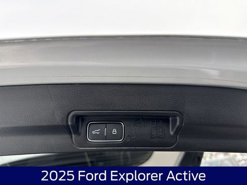 Used 2025 Ford Explorer Active image 18