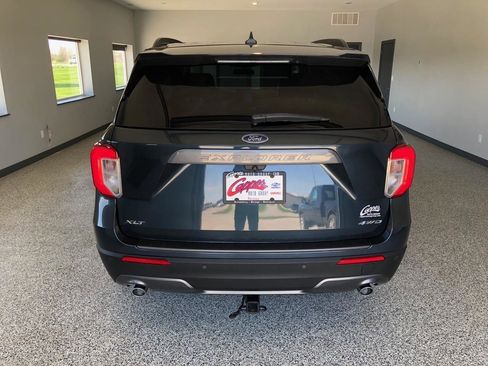 Used 2022 Ford Explorer XLT w/ Equipment Group 202A image 3