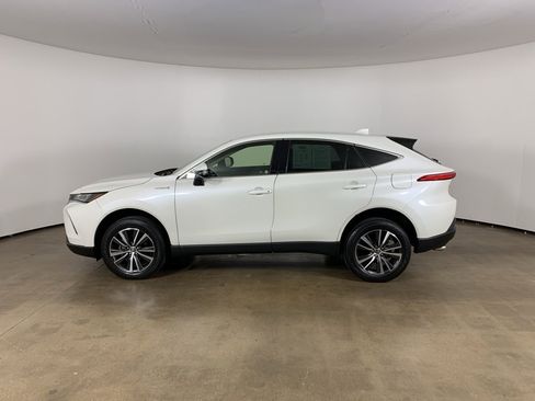 Used 2021 Toyota Venza LE image 34