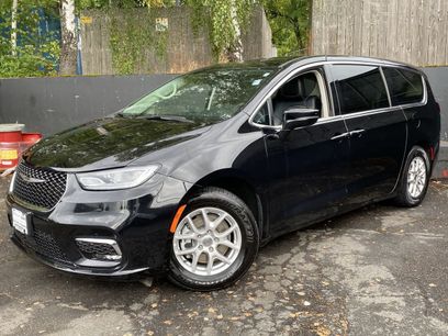Used 2024 Chrysler Pacifica Touring-L