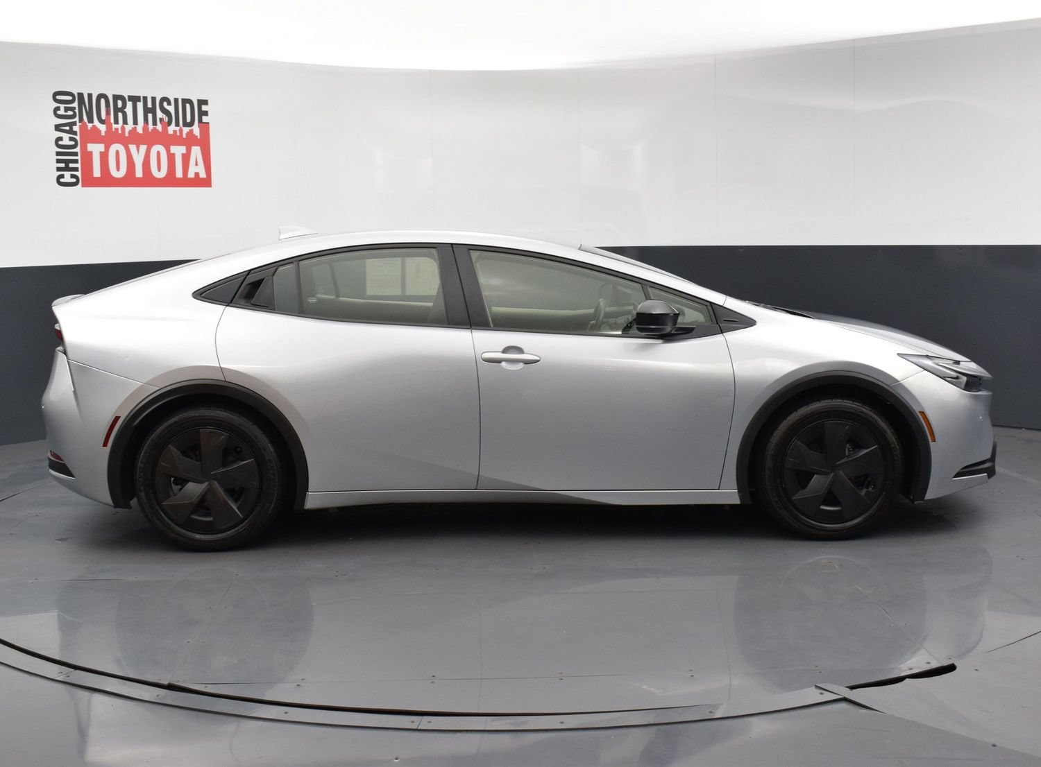 Used 2023 Toyota Prius LE FWD image 5