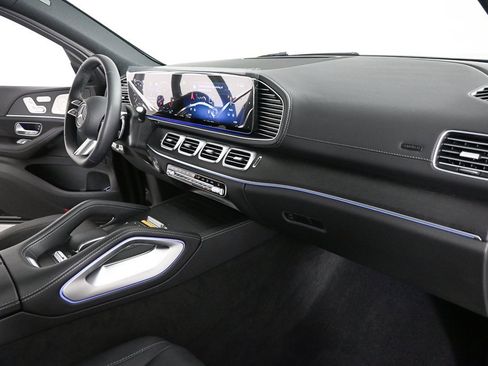 Used 2025 Mercedes-Benz GLS 450 4MATIC image 24
