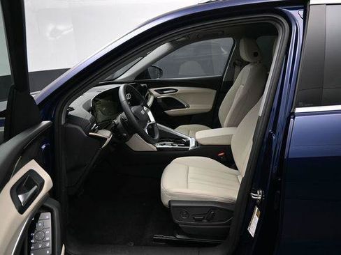 Used 2025 Audi Q5 Premium w/ Convenience Package AWD/4WD image 9