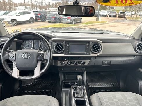 Used 2017 Toyota Tacoma SR5 w/ Tow Package image 10