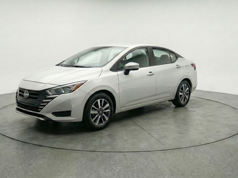 Used 2025 Nissan Versa SV image 3