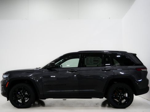 New 2025 Jeep Grand Cherokee 4WD image 6