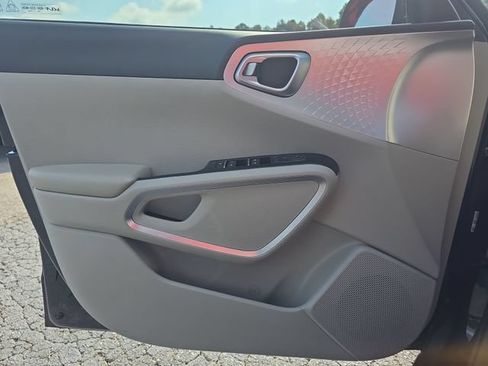 Used 2022 Kia Soul LX w/ Technology Package FWD image 27