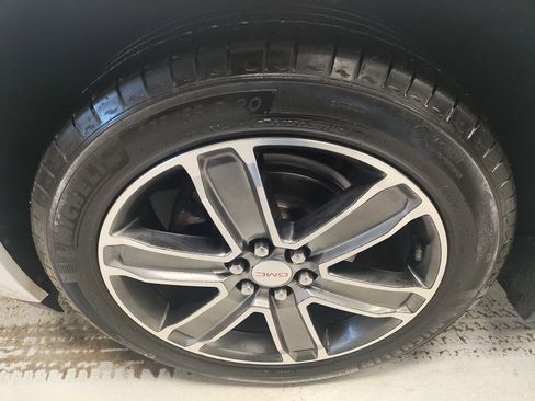 Used 2019 GMC Acadia Denali image 19