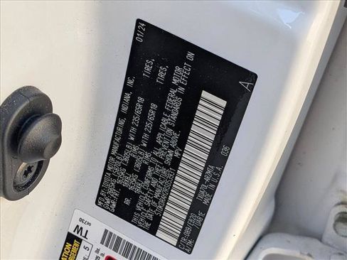 Certified 2024 Toyota Highlander XLE FWD image 15
