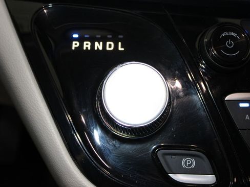 Used 2023 Chrysler Pacifica Touring-L FWD image 50