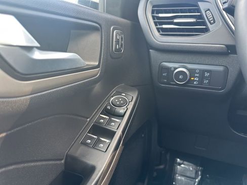 Used 2022 Ford Escape SEL w/ Technology Package image 14