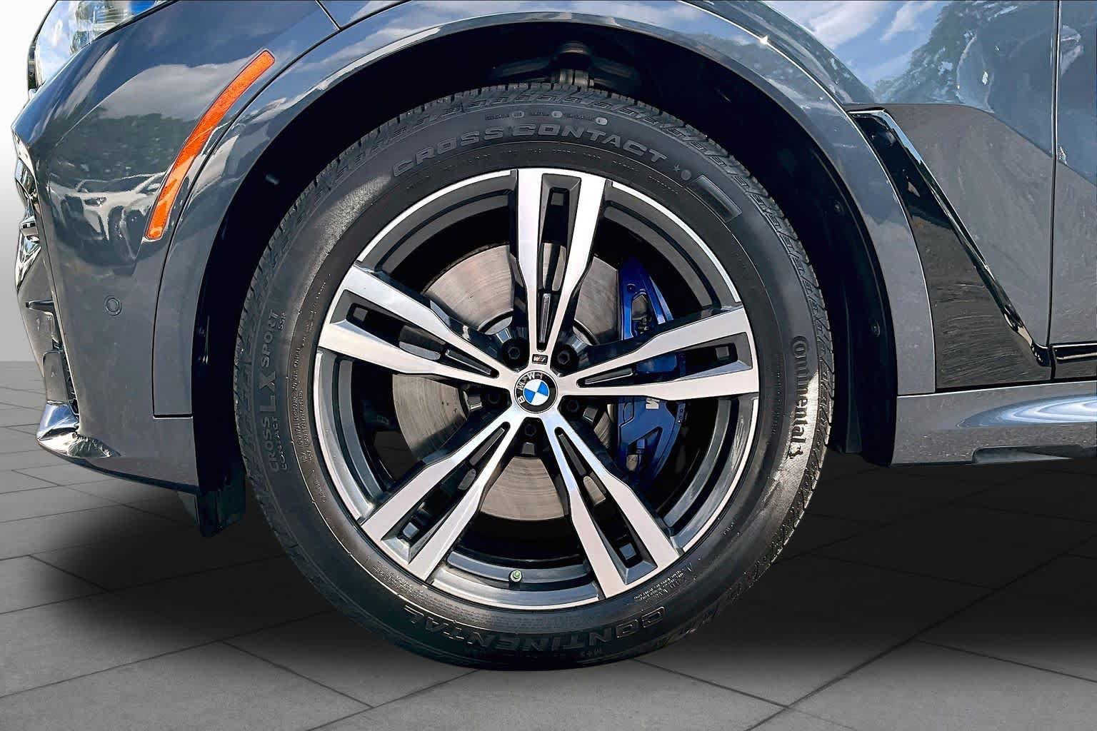 Used 2022 BMW X7 M50i w/ Dynamic Handling Package AWD/4WD image 11