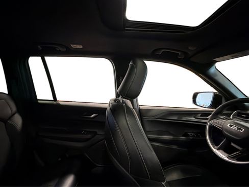 Used 2024 Jeep Grand Cherokee Altitude AWD/4WD image 43