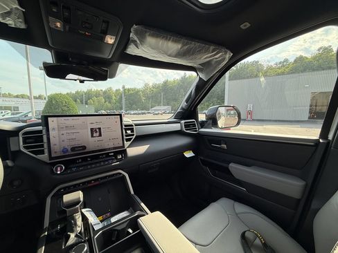New 2026 Toyota Tundra Limited AWD/4WD image 12