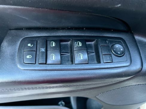 Used 2011 Jeep Grand Cherokee Laredo RWD image 13