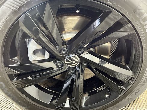 Used 2024 Volkswagen Tiguan SE R-Line FWD image 14