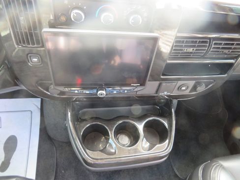 Used 2022 GMC Savana 2500 Extended image 14