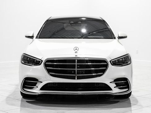 Used 2022 Mercedes-Benz S 500 4MATIC w/ AMG Line Package image 2
