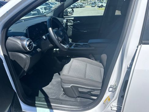 Certified 2025 Chevrolet Equinox LT FWD image 9