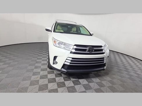 Used 2019 Toyota Highlander XLE FWD image 51