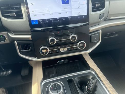 Used 2024 Ford Expedition XLT image 16