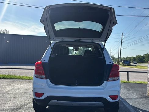 Used 2018 Chevrolet Trax LT w/ Sun & Sound Package FWD image 21