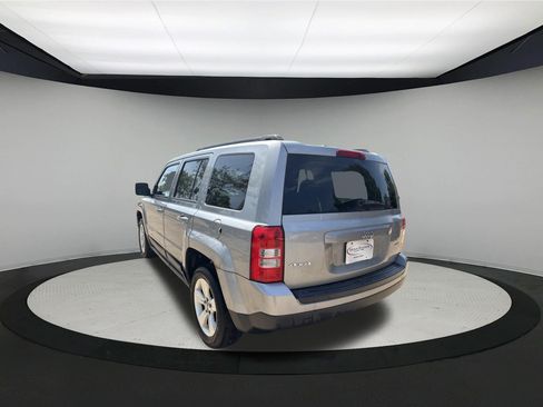 Used 2015 Jeep Patriot Latitude AWD/4WD image 5