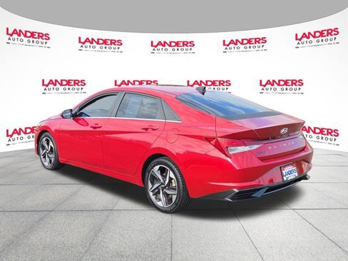 Used 2022 Hyundai Elantra SEL w/ Convenience + Premium Package FWD image 5