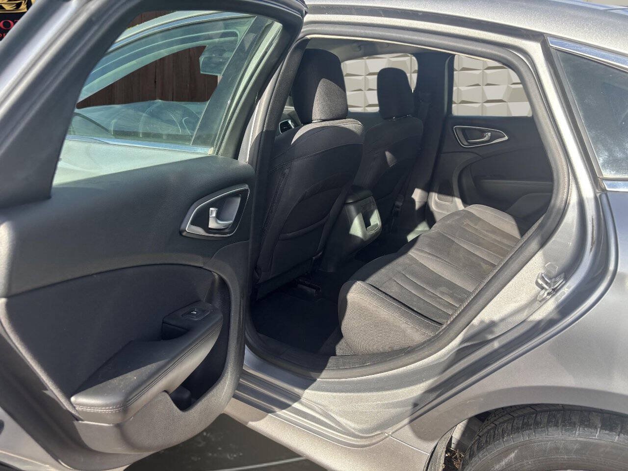 Used 2016 Chrysler 200 Limited w/ Convenience Group FWD image 15