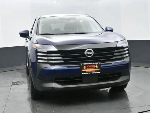 Used 2025 Nissan Kicks SV image 3