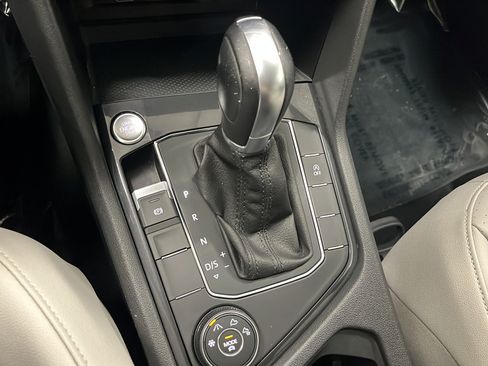 Used 2019 Volkswagen Tiguan SE AWD/4WD image 18
