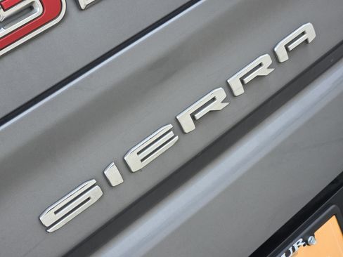 Used 2022 GMC Sierra 1500 AT4 w/ AT4 Premium Package AWD/4WD image 11