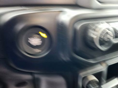 Used 2020 Jeep Gladiator Sport w/ Auxiliary Switch Group AWD/4WD image 17
