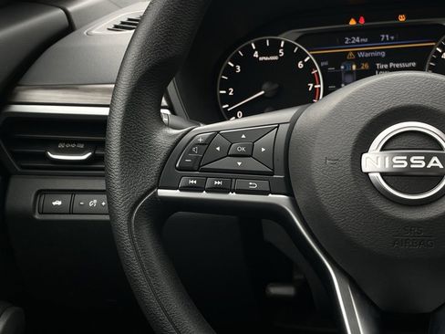 Used 2024 Nissan Altima 2.5 SV image 13